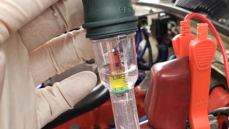 バッテリー液の比重を測定